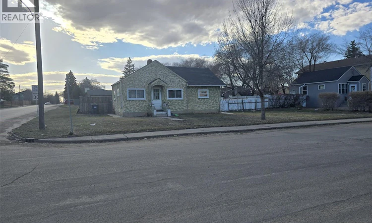 201 R Avenue N