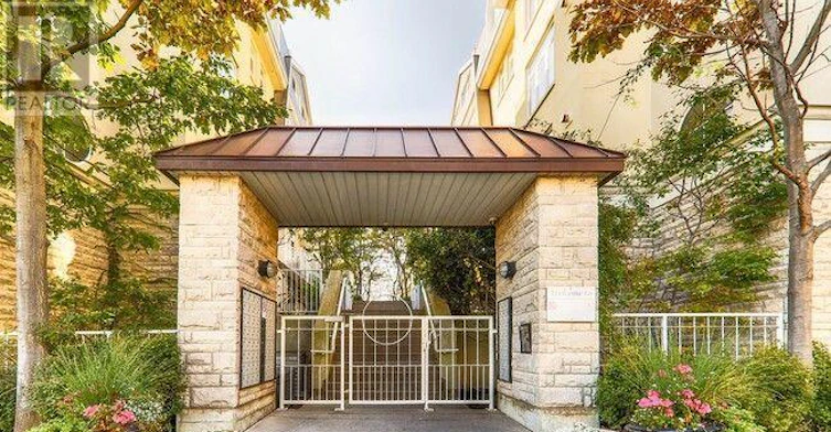 238-30 Stadium Road, Toronto, ON, M5V 3P4 - 4