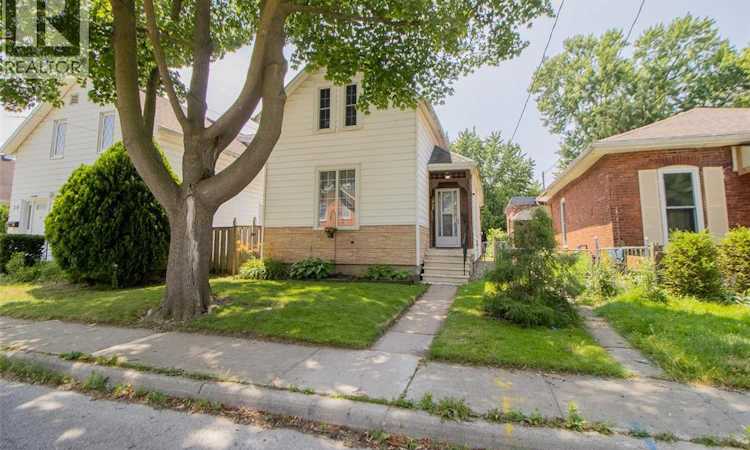 206 Adelaide Street South