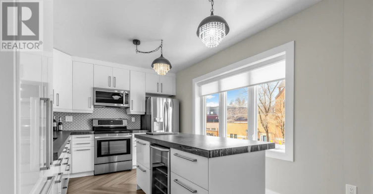 901 Pape Avenue, Toronto, ON, M4K 3V1