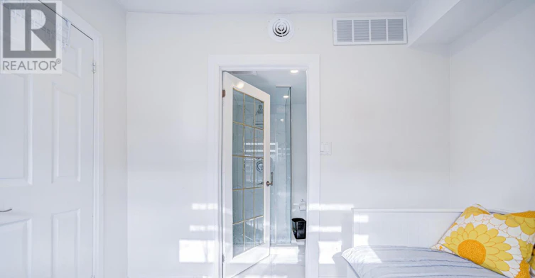 3-5 Sorauren Avenue, Toronto, ON, M6R 2C6 - 17
