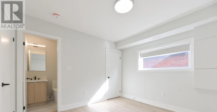 UPPER-997 Dufferin Street, Toronto, ON, M6H 4B2 - 10