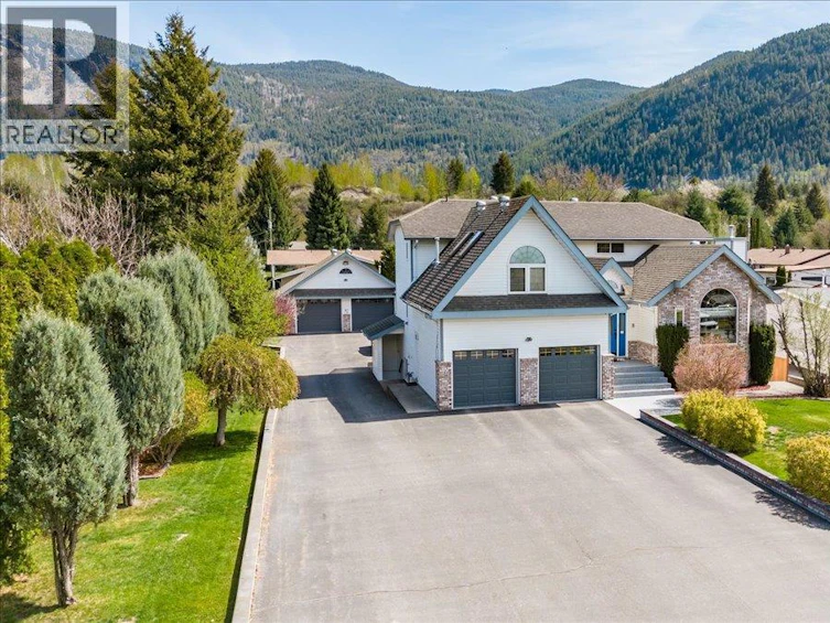 1063 Bridgeview Crescent, Castlegar, BC, V1N 3H7