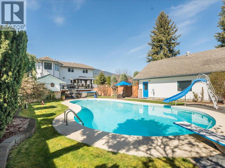 1063 Bridgeview Crescent, Castlegar, BC, V1N 3H7 - 4