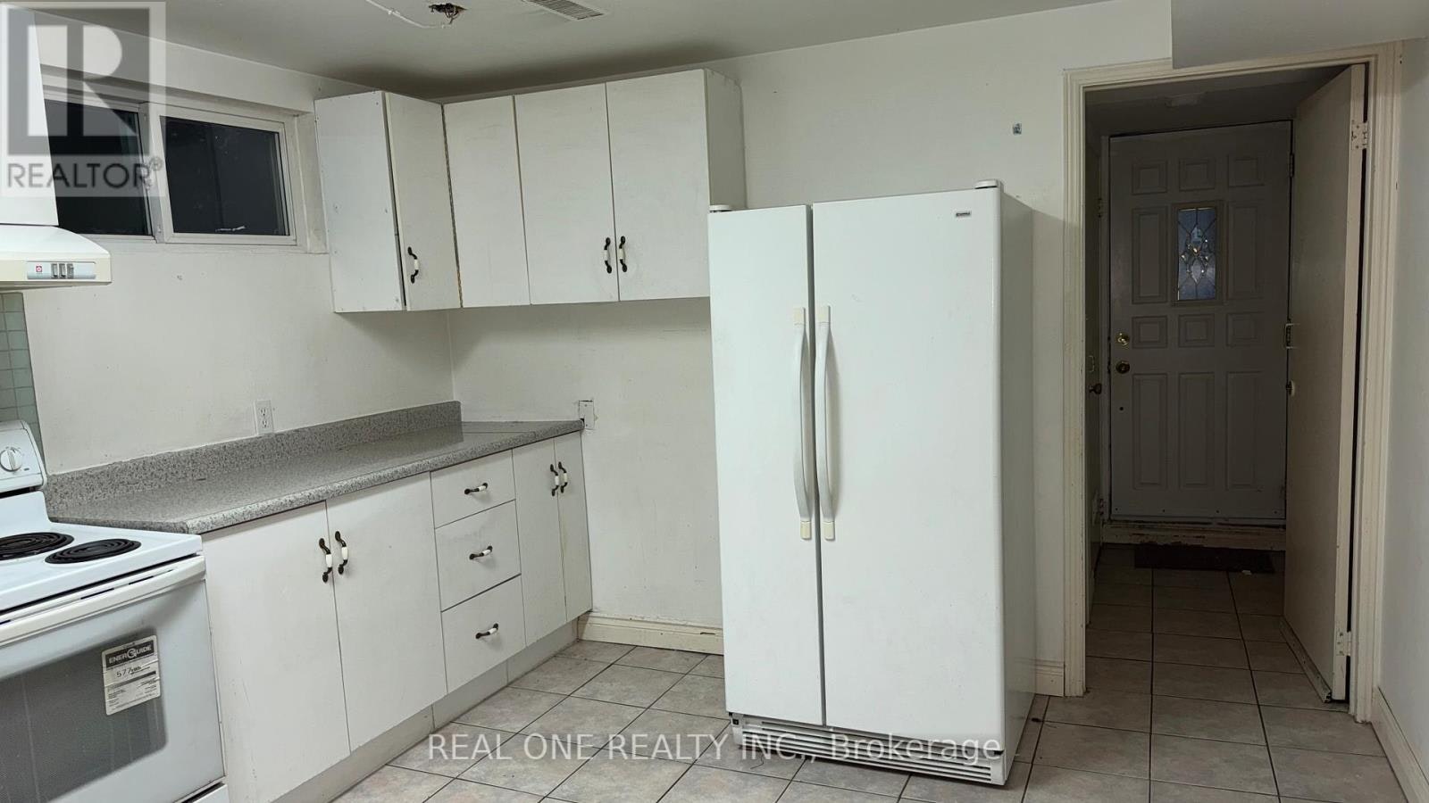 3622 Molly Avenue, Mississauga, ON, L5A 3M5 - 4