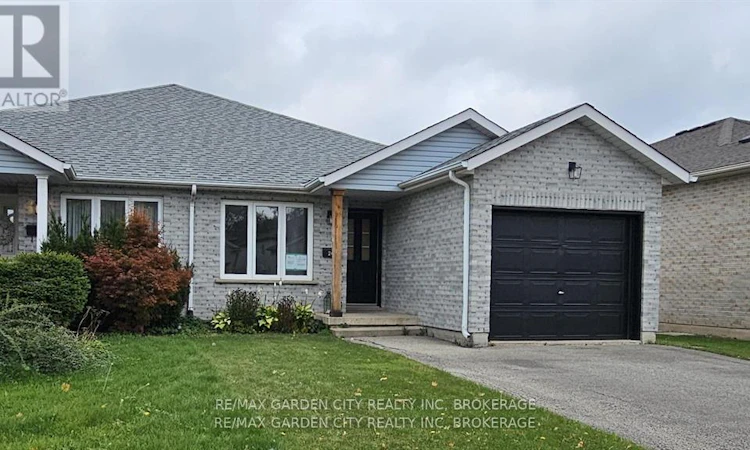 244 Autumn Crescent