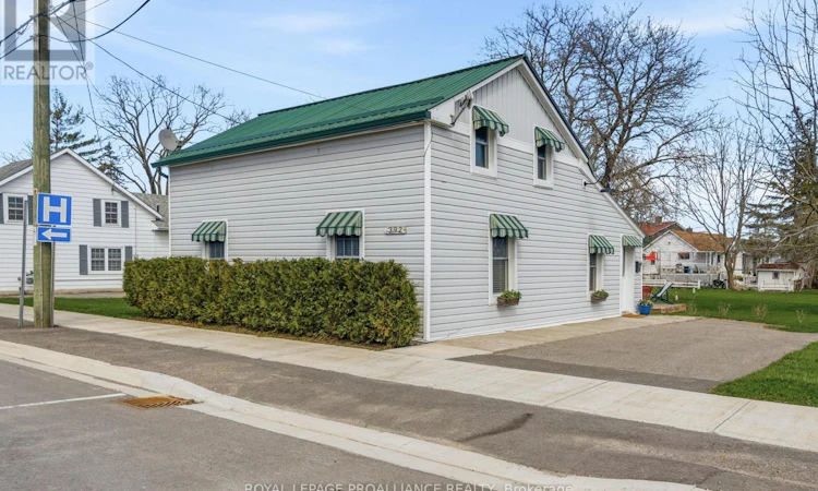 392 Picton Main Street