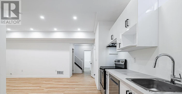 LOWER-11 Craig Crescent, Toronto, ON, M4G 2N6 - 5