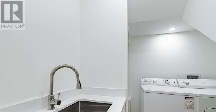 LOWER-11 Craig Crescent, Toronto, ON, M4G 2N6 - 18
