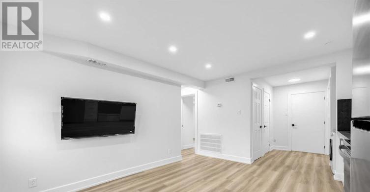 B-851 Danforth Avenue, Toronto, ON, M4J 1L2 - 7