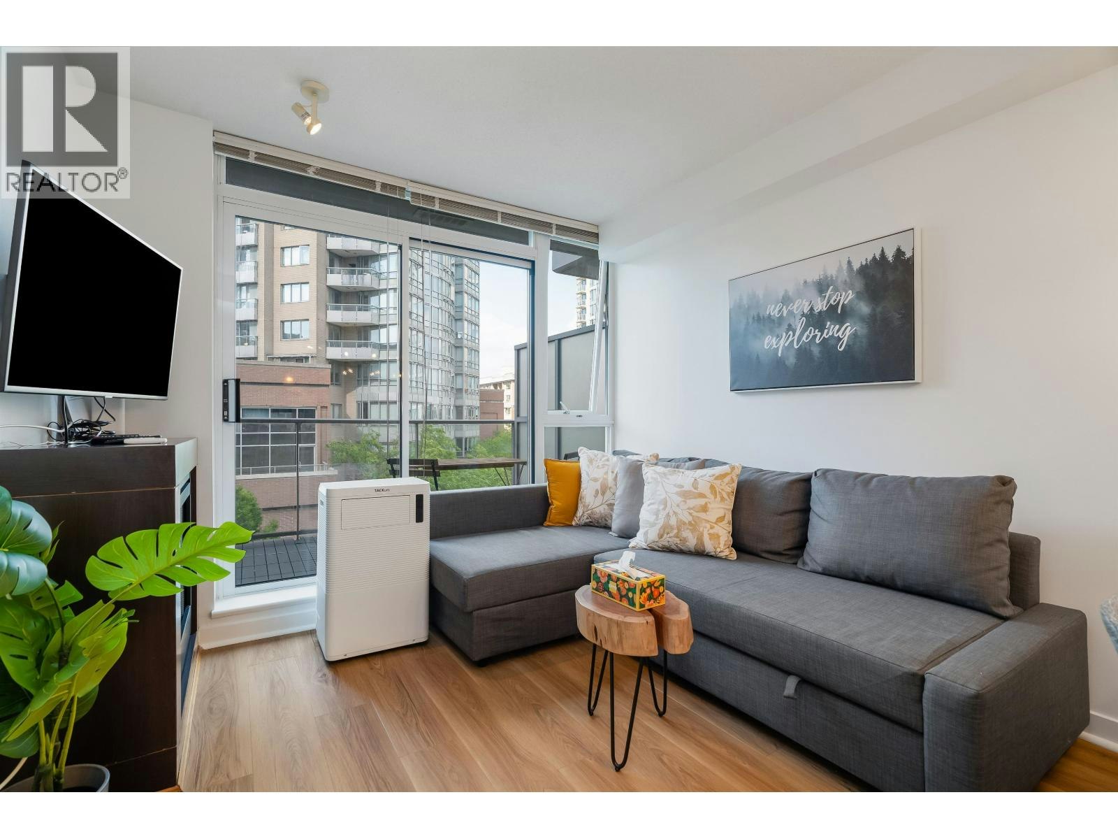 517-618 Abbott Street, Vancouver, BC, V6B 0C1