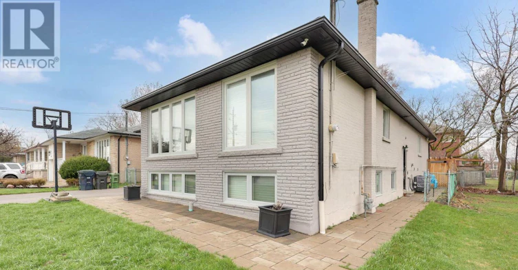 LOWER-242 Acton Avenue, Toronto, ON, M3H 4J1 - 2