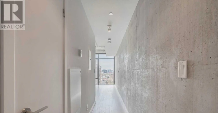 806-111 Bathurst Street, Toronto, ON, M5V 2R1 - 2