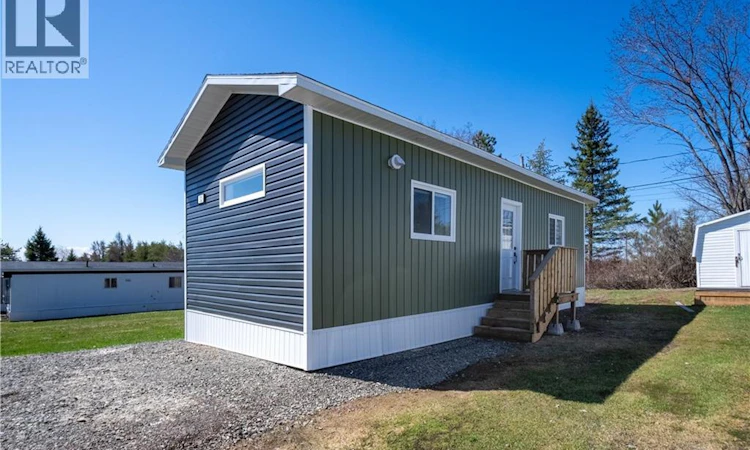 32 Carolyn Crescent