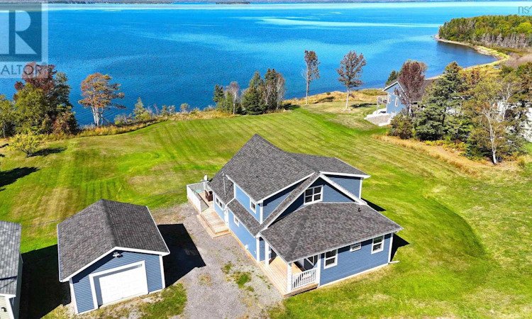 3359 Bay Road West