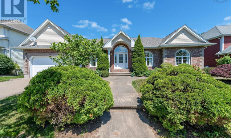 152 Roxbury Crescent