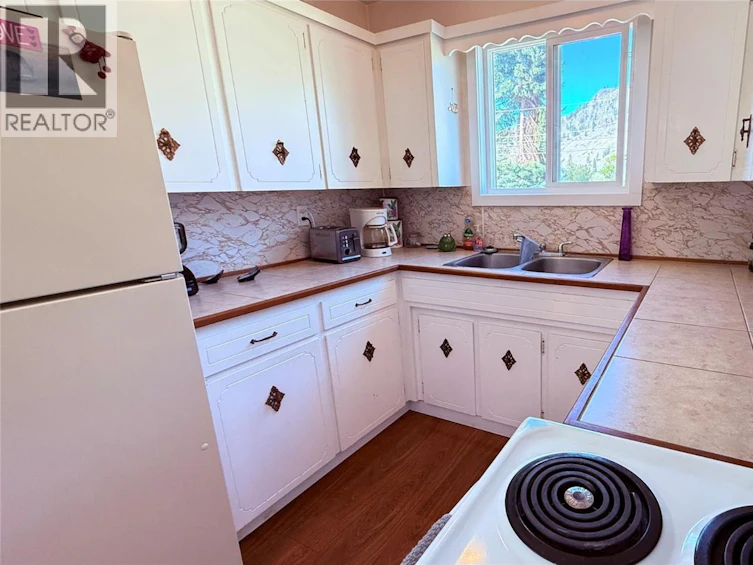 654 Sixth Avenue, Midway, BC, V0H 1M0 - 25