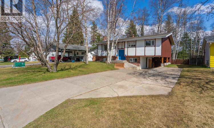2566 Borden Crescent