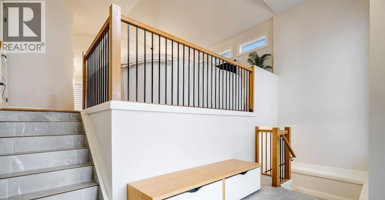 UPPER-241 Robinson Avenue, Essex, ON, N8M 0A8 - 2