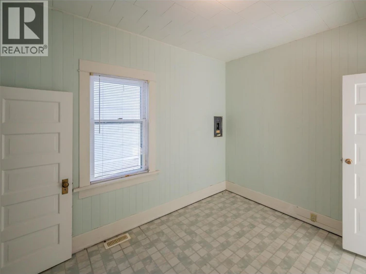 363 W Nanaimo Avenue, Penticton, BC, V2A 1N8 - 13