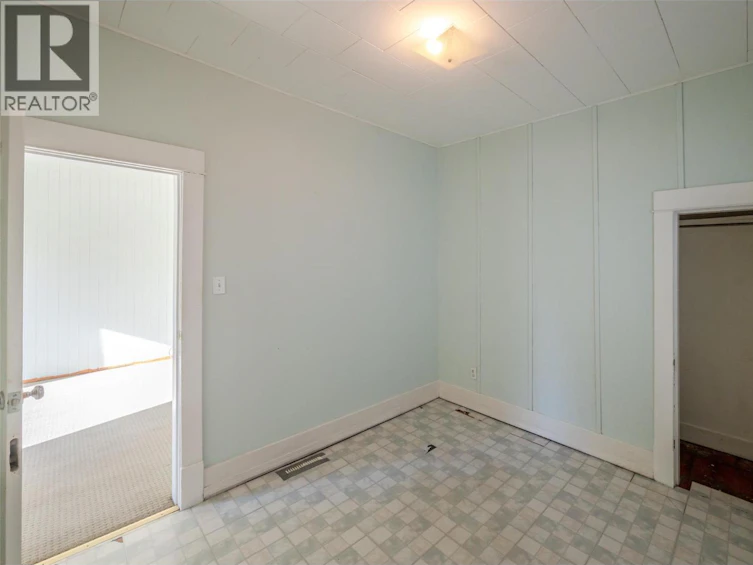 363 W Nanaimo Avenue, Penticton, BC, V2A 1N8 - 12
