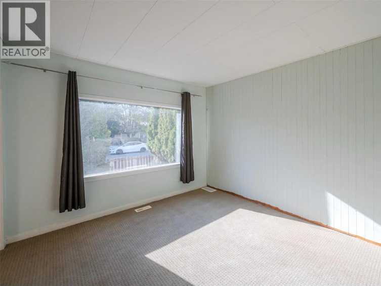 363 W Nanaimo Avenue, Penticton, BC, V2A 1N8 - 2