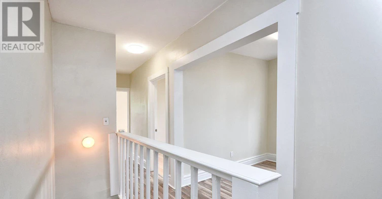 UPPER 2-1932 Queen Street E, Toronto, ON, M4L 1H6 - 9