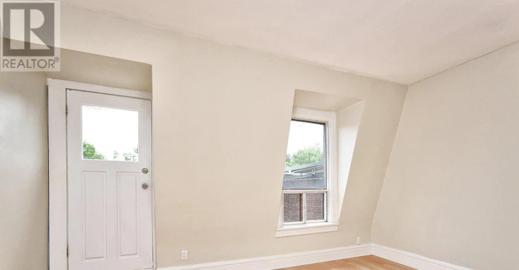 UPPER 2-1932 Queen Street E, Toronto, ON, M4L 1H6