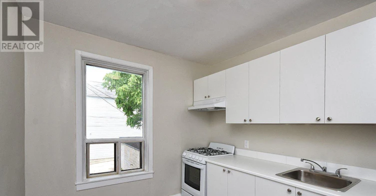 UPPER 2-1932 Queen Street E, Toronto, ON, M4L 1H6 - 6