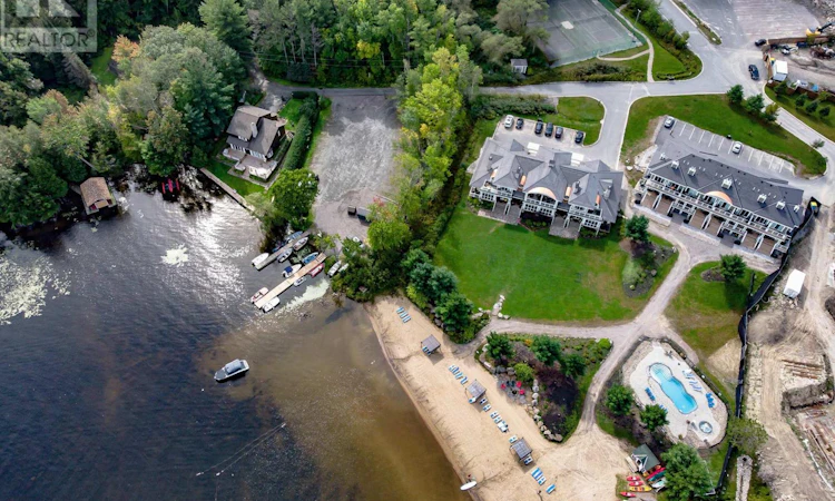 A&B-1869 C101 Muskoka 118 Bhv Rd Highway W