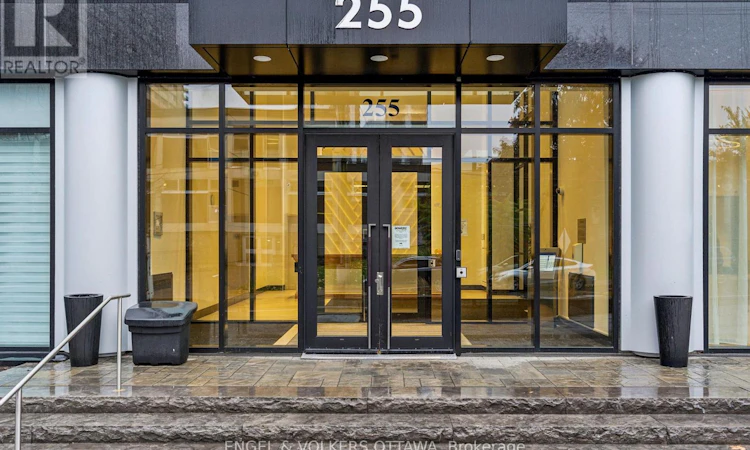 302-255 Bay Street