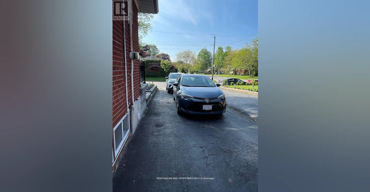 2403 Barclay Road, Burlington, ON, L7R 2B7 - 3