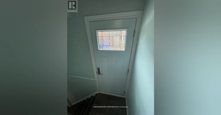 2403 Barclay Road, Burlington, ON, L7R 2B7 - 4