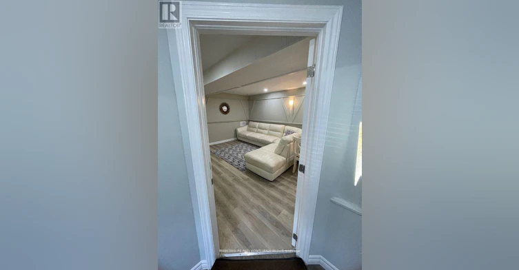 2403 Barclay Road, Burlington, ON, L7R 2B7 - 8