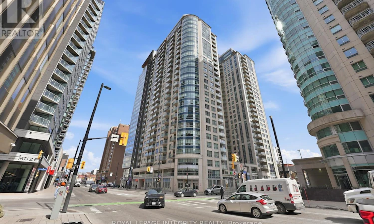 2403-242 Rideau Street