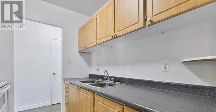 215-900 Glen Street, Oshawa, ON, L1J 5Z4 - 7
