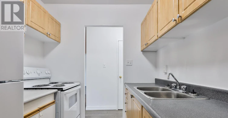 215-900 Glen Street, Oshawa, ON, L1J 5Z4 - 6