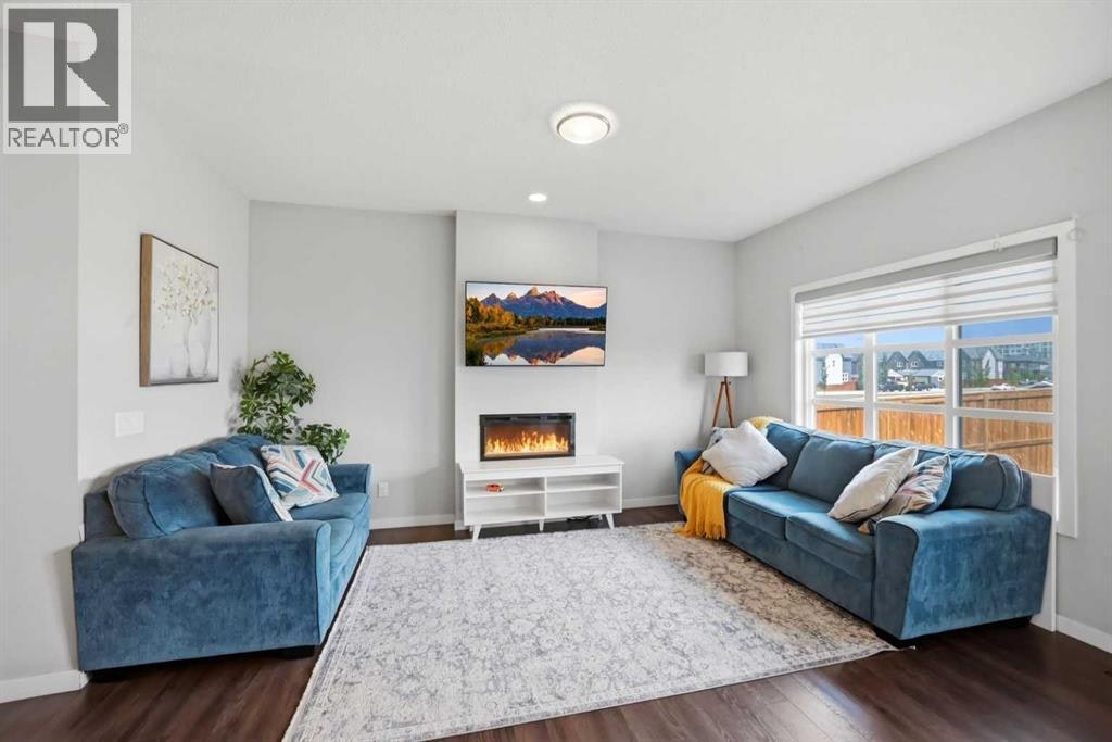 186 Carringvue Park NW, Calgary, AB, T3P 1L1