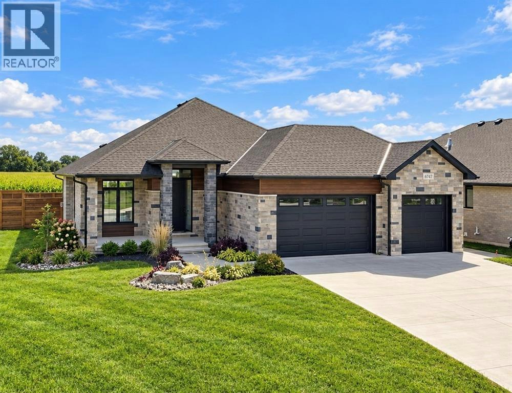 6747 Griffin Drive, Plympton-Wyoming, ON, N0N 1E0