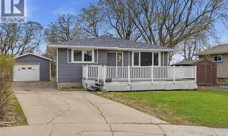 94 Lloyd Crescent