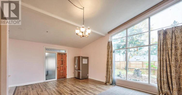 5 Cottonwood Drive, Toronto, ON, M3C 2B3 - 4