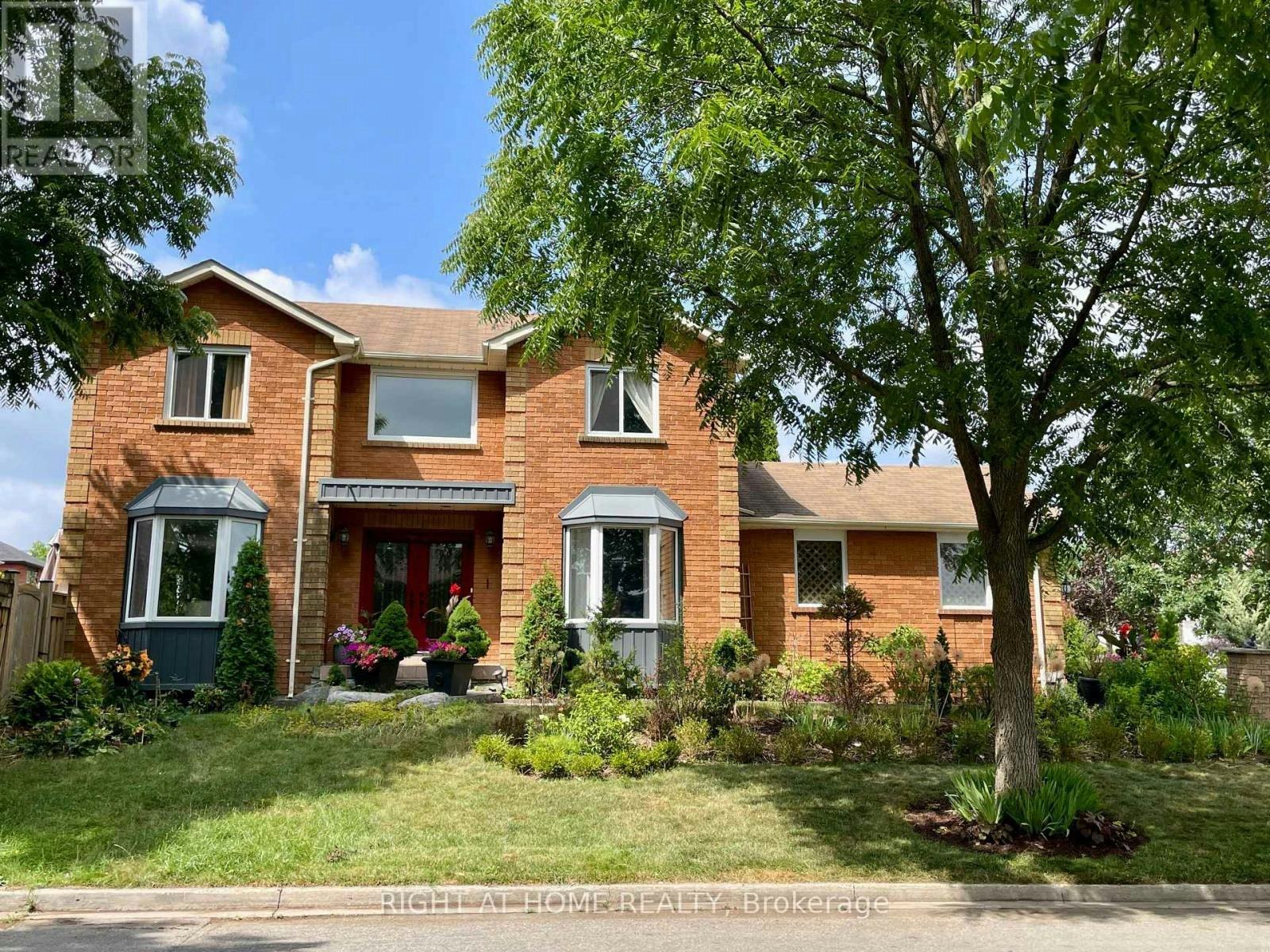 1689 Major Oaks Road, Pickering, ON, L1X 1X1