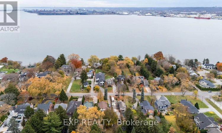 316 Shore Boulevard NORTH