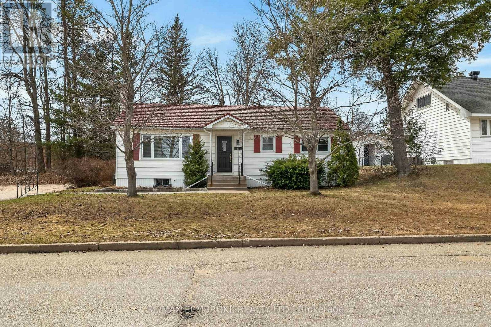 12 Alder Crescent, Deep River, ON, K0J 1P0