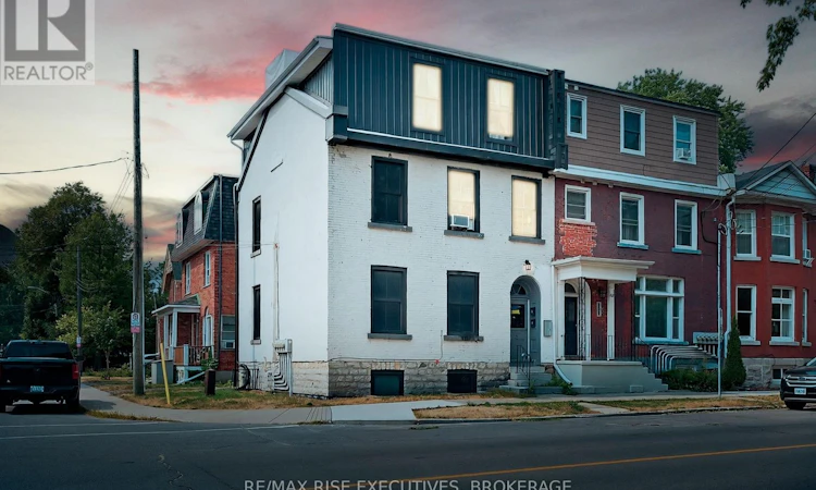 160 King Street E