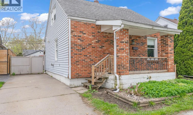 1825 Tourangeau Road