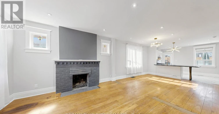 402 Woodbine Avenue, Toronto, ON, M4L 3P6 - 4