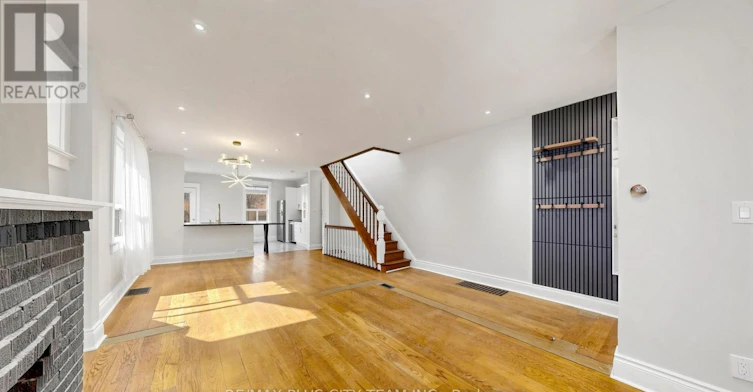402 Woodbine Avenue, Toronto, ON, M4L 3P6 - 5