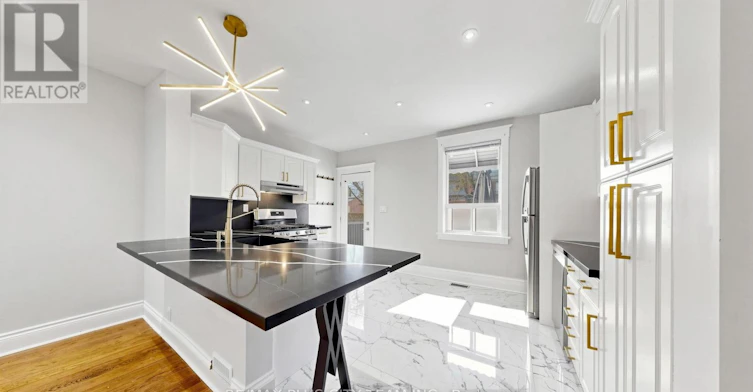 402 Woodbine Avenue, Toronto, ON, M4L 3P6