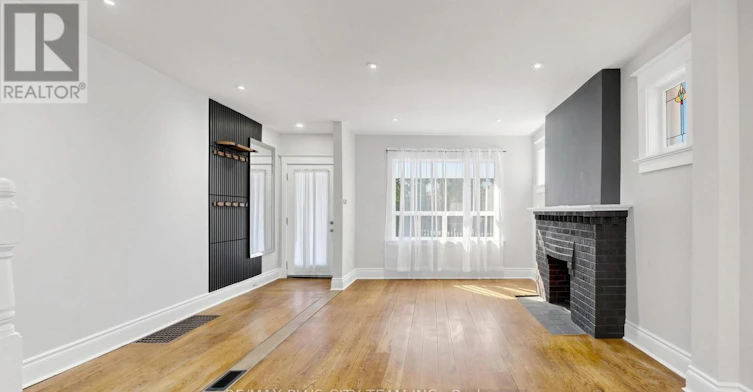 402 Woodbine Avenue, Toronto, ON, M4L 3P6 - 2
